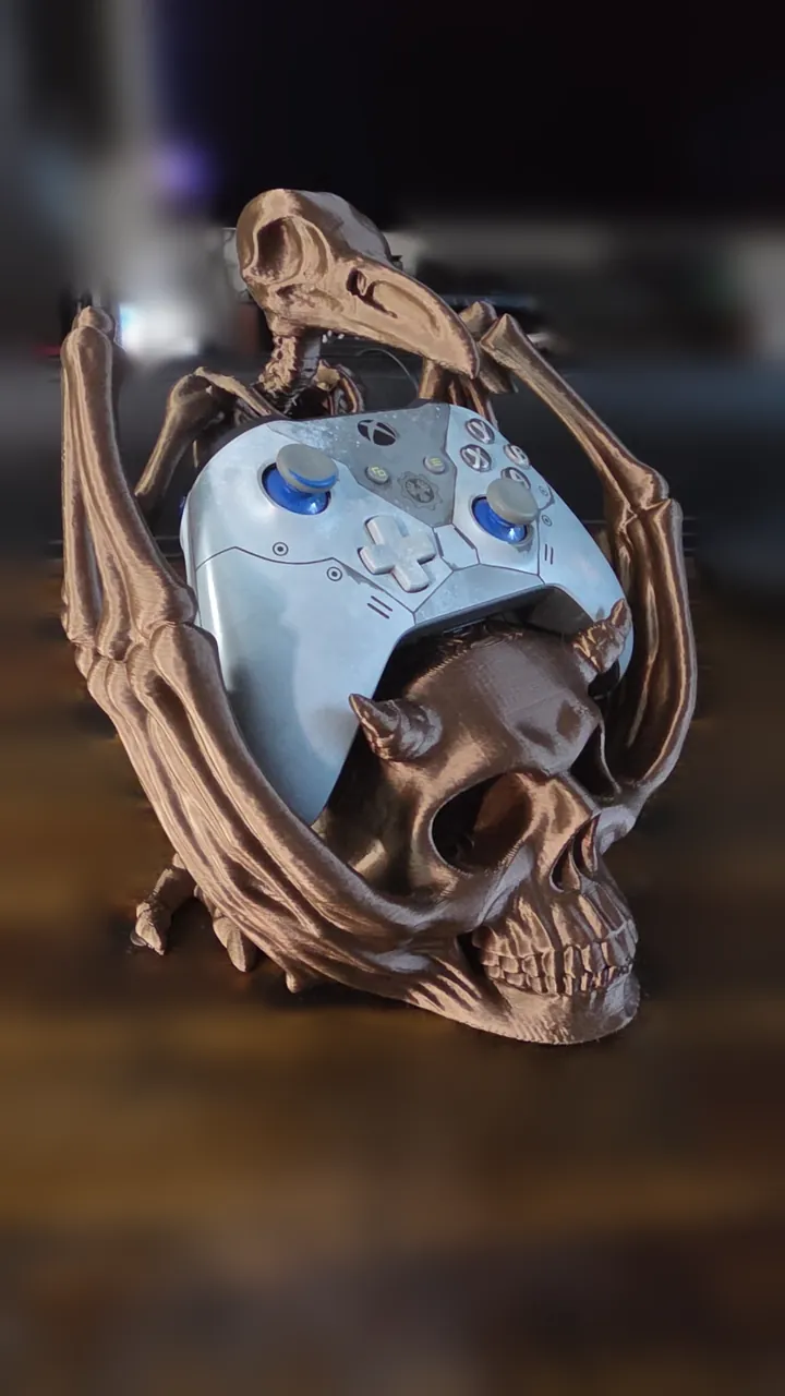 Game Over, holding a controller. 3D printed by Foolish Form.